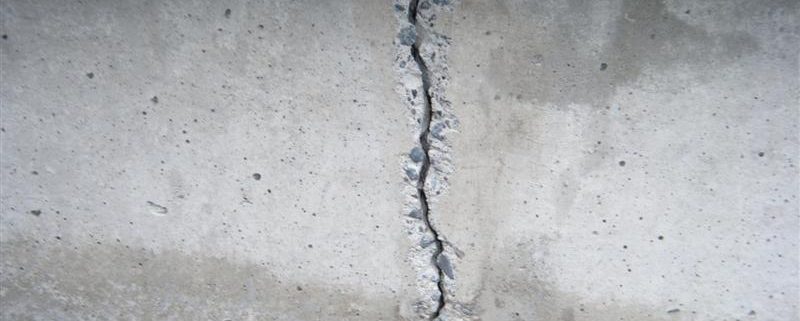 Toronto home with vertical crack in foundation